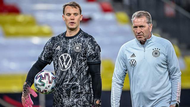 而守门员则 而守门员则